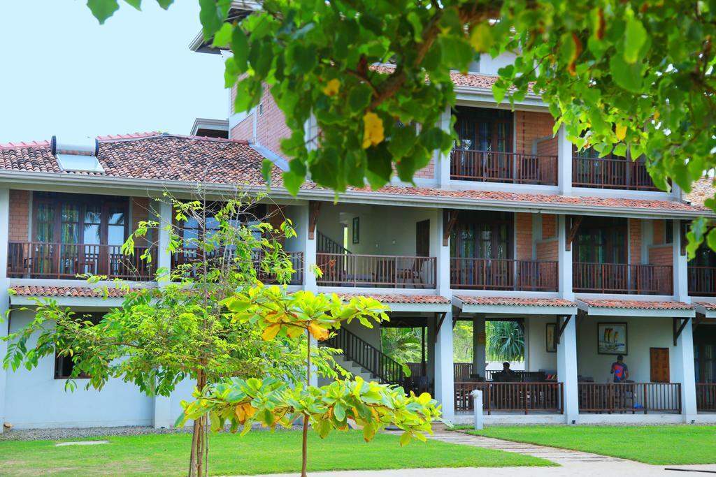 Serein Beach Hotel Tangalle Exterior foto